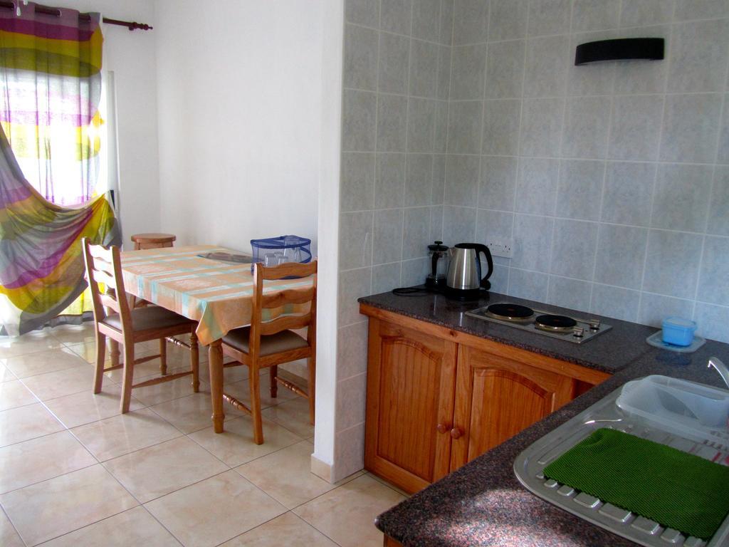 Fadine Self Catering Apartment La Digue Room photo